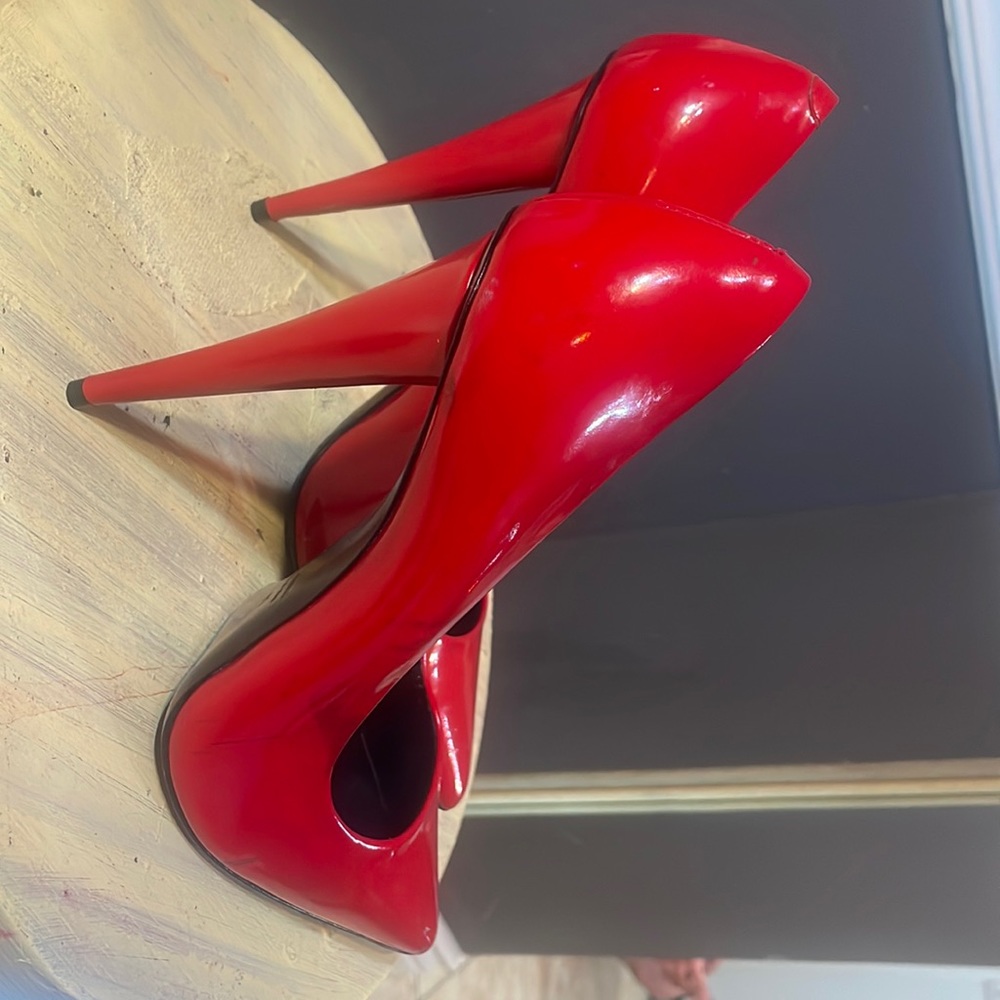 Red , Giuseppe Zanotti, Vero Cuoio.